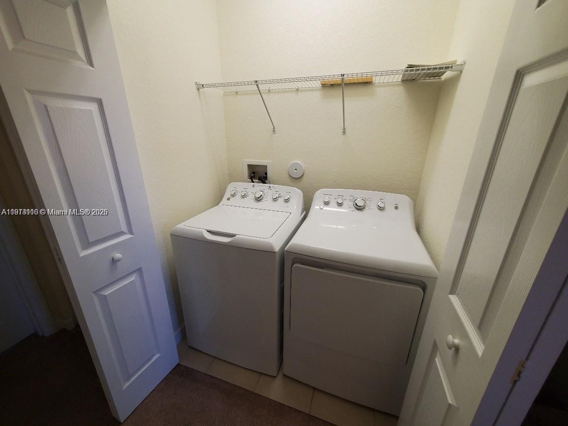 110 Southeast 33rd Terrace Homestead, FL 33033 - Photo 4 of 6 a utility room with dryer and washer