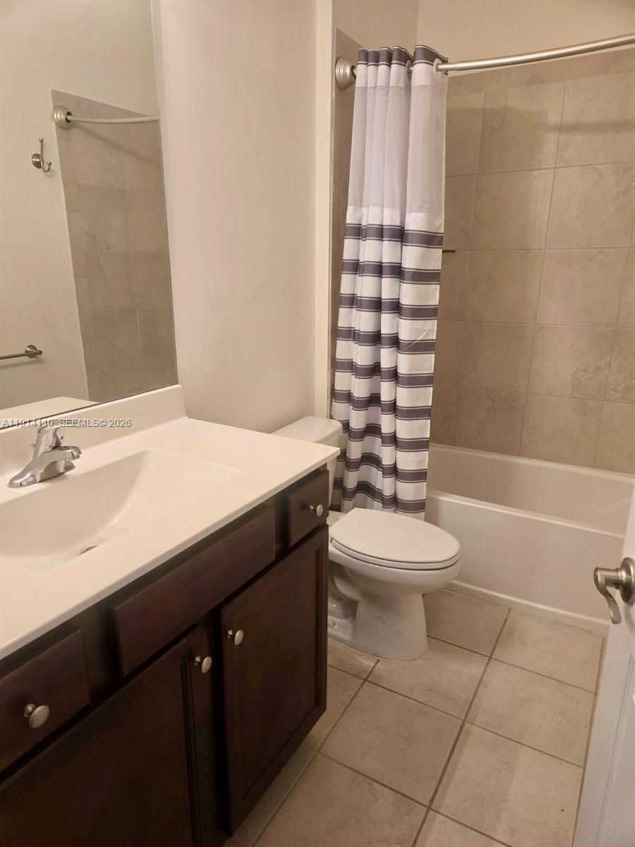 110 Southeast 33rd Terrace Homestead, FL 33033 - Photo 7 of 11 a bathroom with a sink a toilet and shower