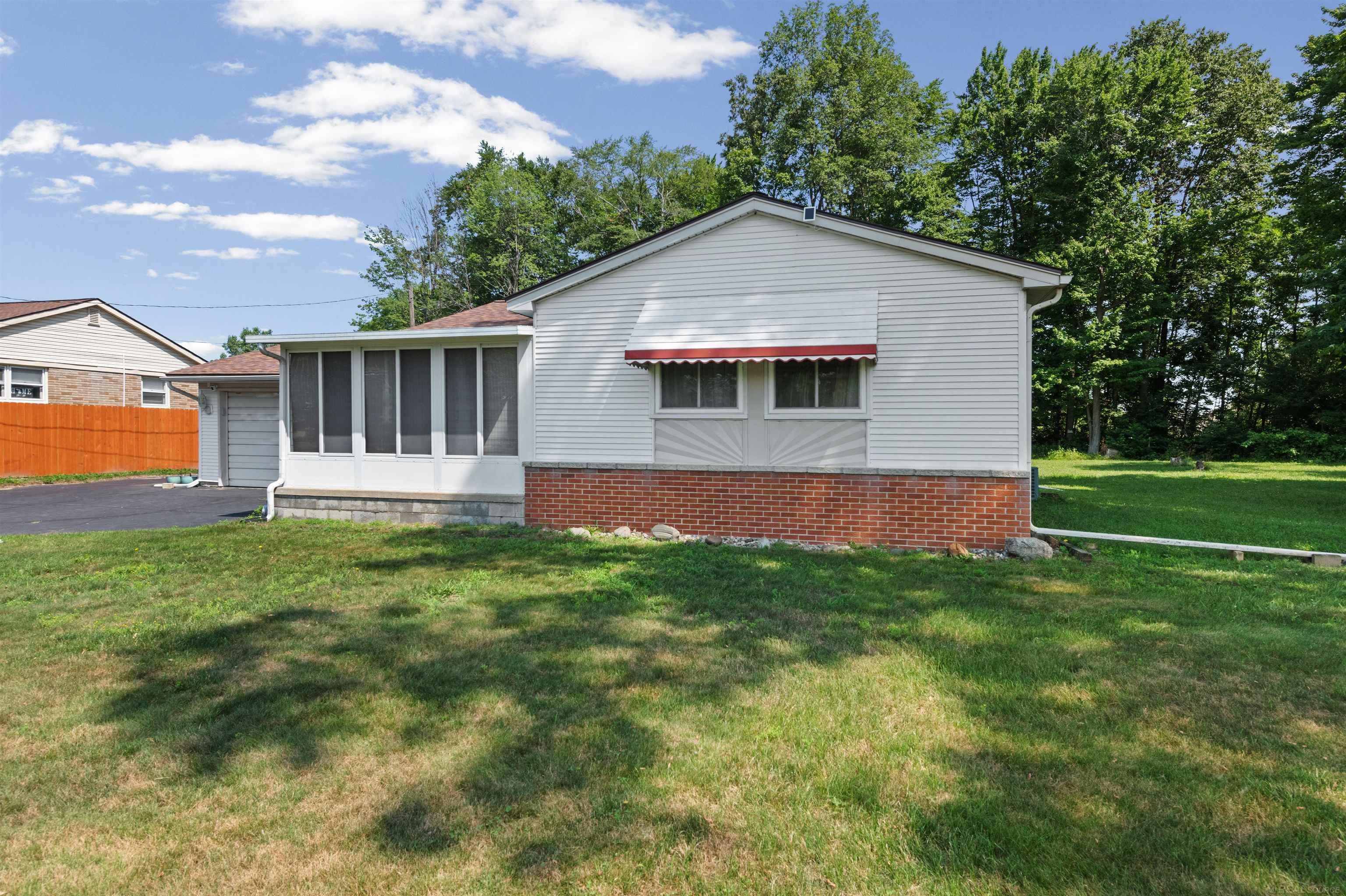 29601 Hickey Road New Baltimore, MI 48051 - Photo 4 of 14