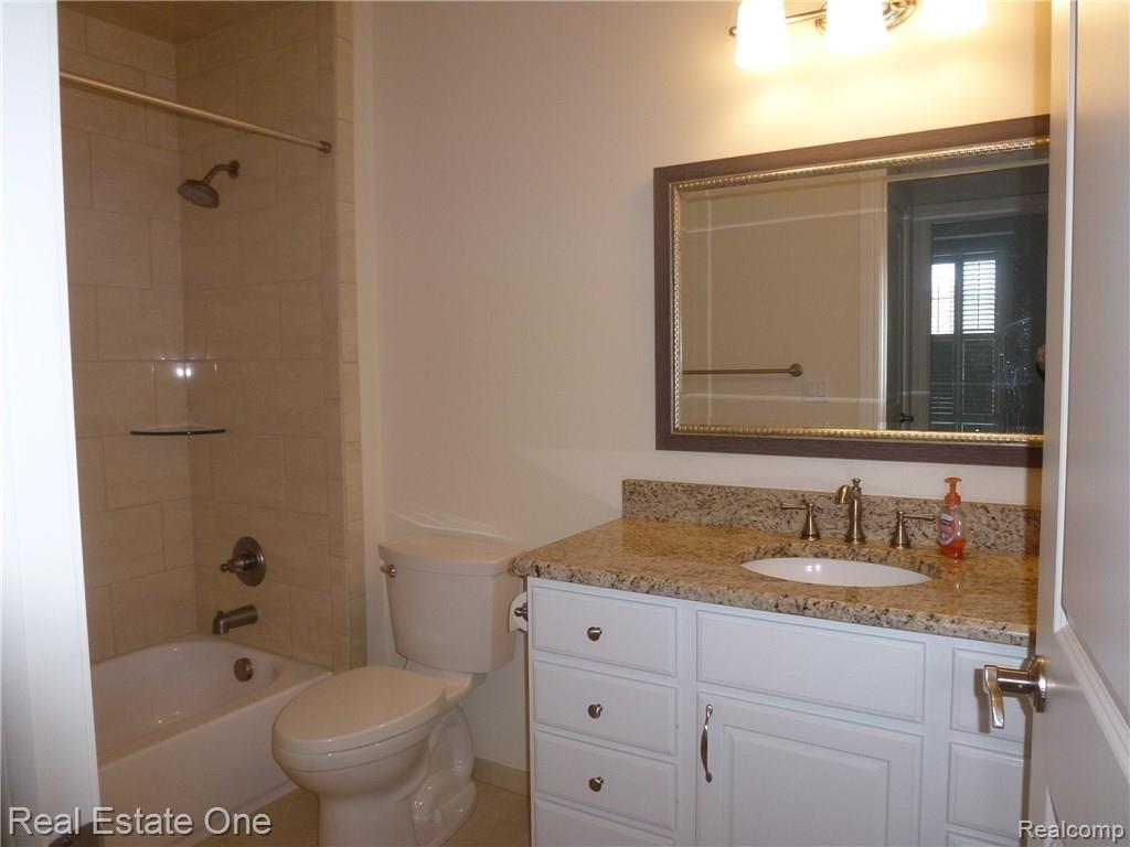 5220 Brecon Court, Unit 43 Rochester, MI 48306 - Photo 31 of 33 P1050644.JPG