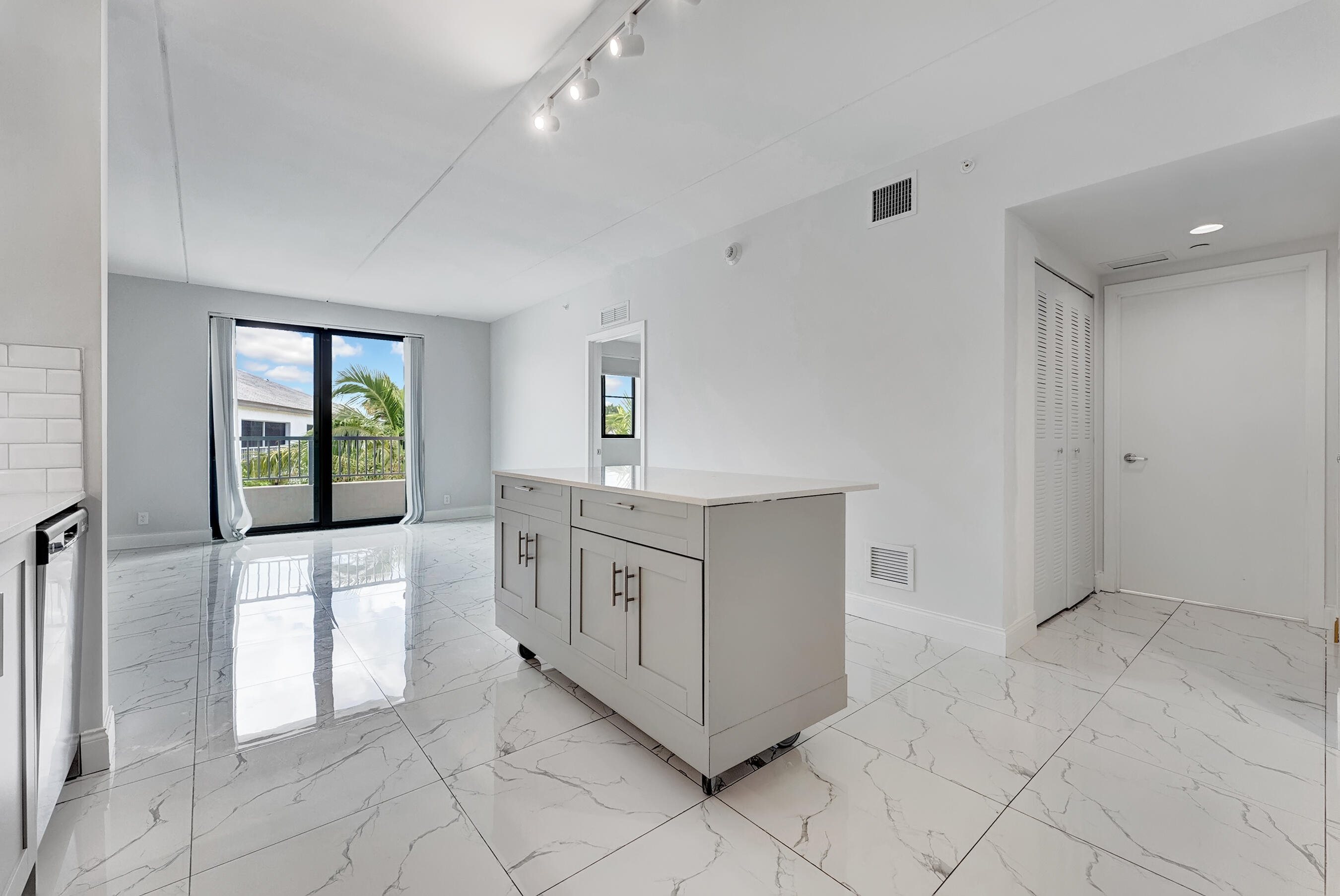 250 West Hidden Valley Boulevard, Unit 2 Boca Raton, FL 33487 - Photo 4 of 19