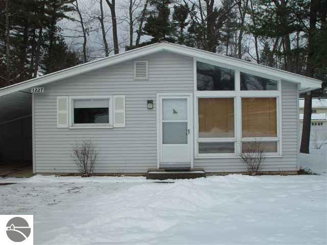 1227 Anderson Road Traverse City, MI 49686 - Photo 1 of 15 1712094.JPG