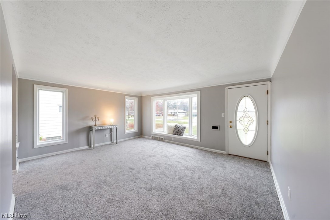 5580 Hauserman Road Cleveland, OH 44130 - Photo 3 of 29