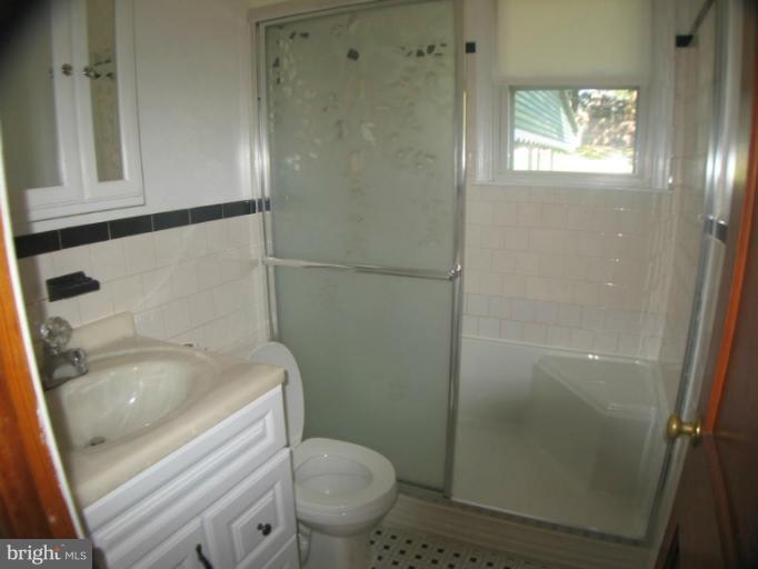 1604 Rosewick Avenue Rosedale, MD 21237 - Photo 15 of 30 Bath