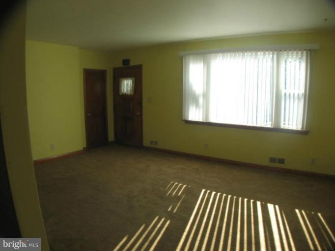 1604 Rosewick Avenue Rosedale, MD 21237 - Photo 27 of 30 Living Room