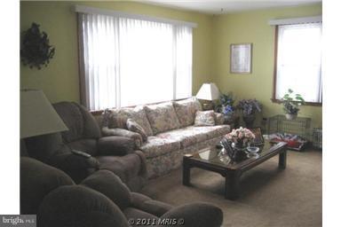 1604 Rosewick Avenue Rosedale, MD 21237 - Photo 5 of 30 Living Room