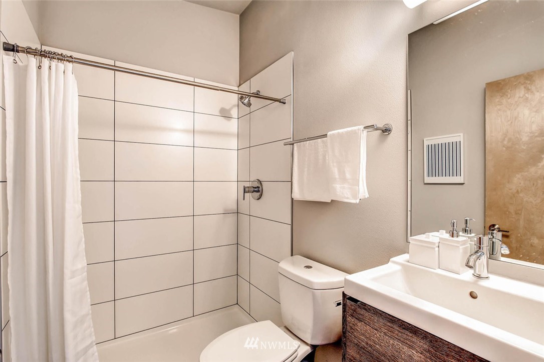 977 North 45th Street Seattle, WA 98103 - Photo 15 of 25