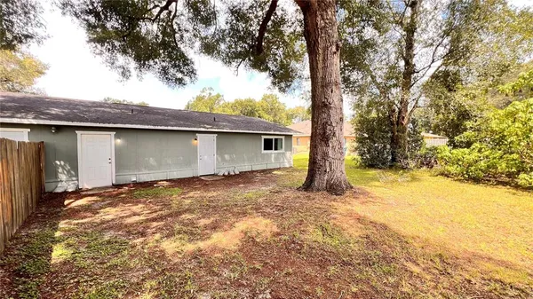 a view of back yard of the house