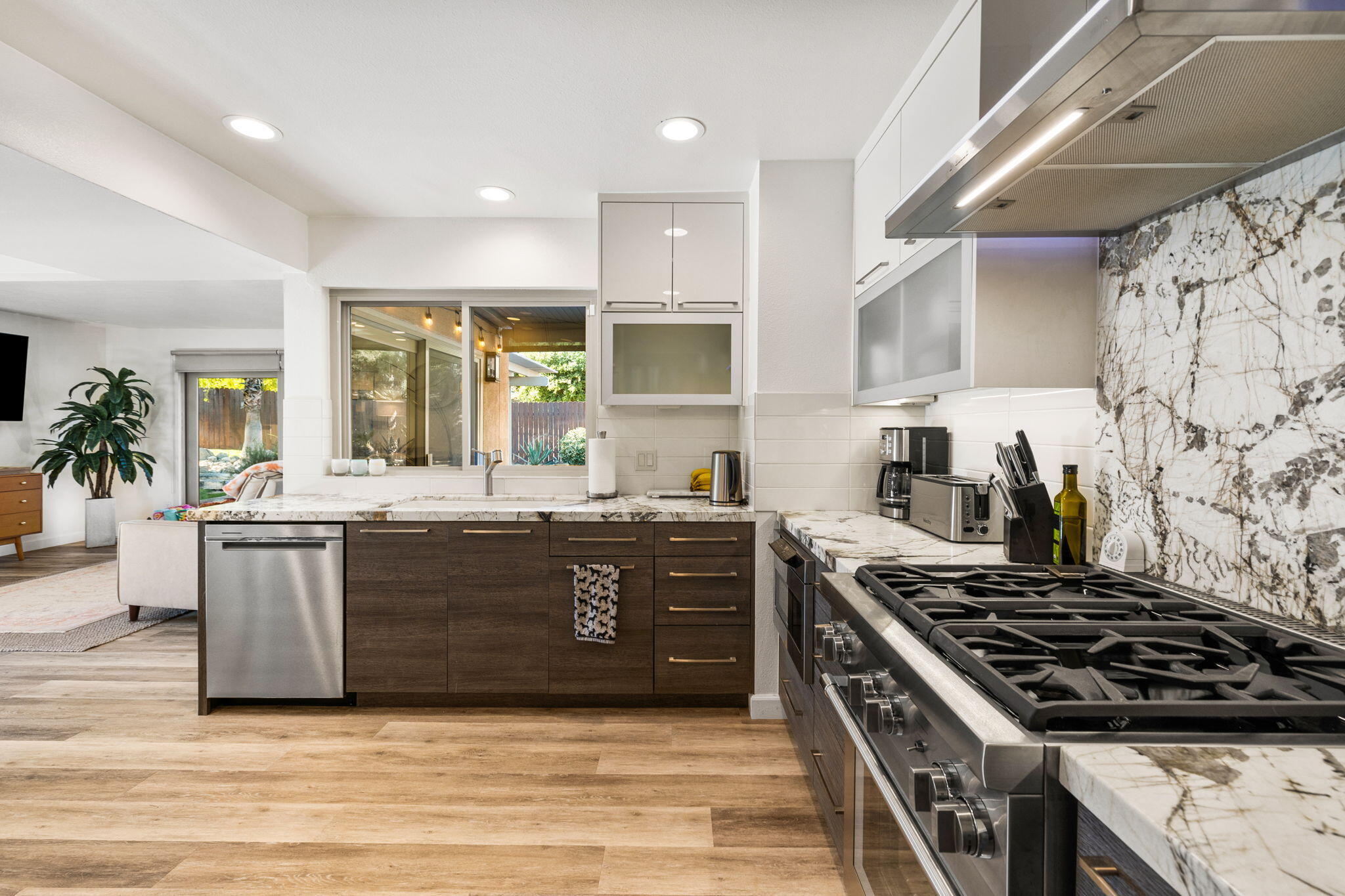 71381 Gardess Road Rancho Mirage, CA 92270 - Photo 8 of 61 Open kitchen