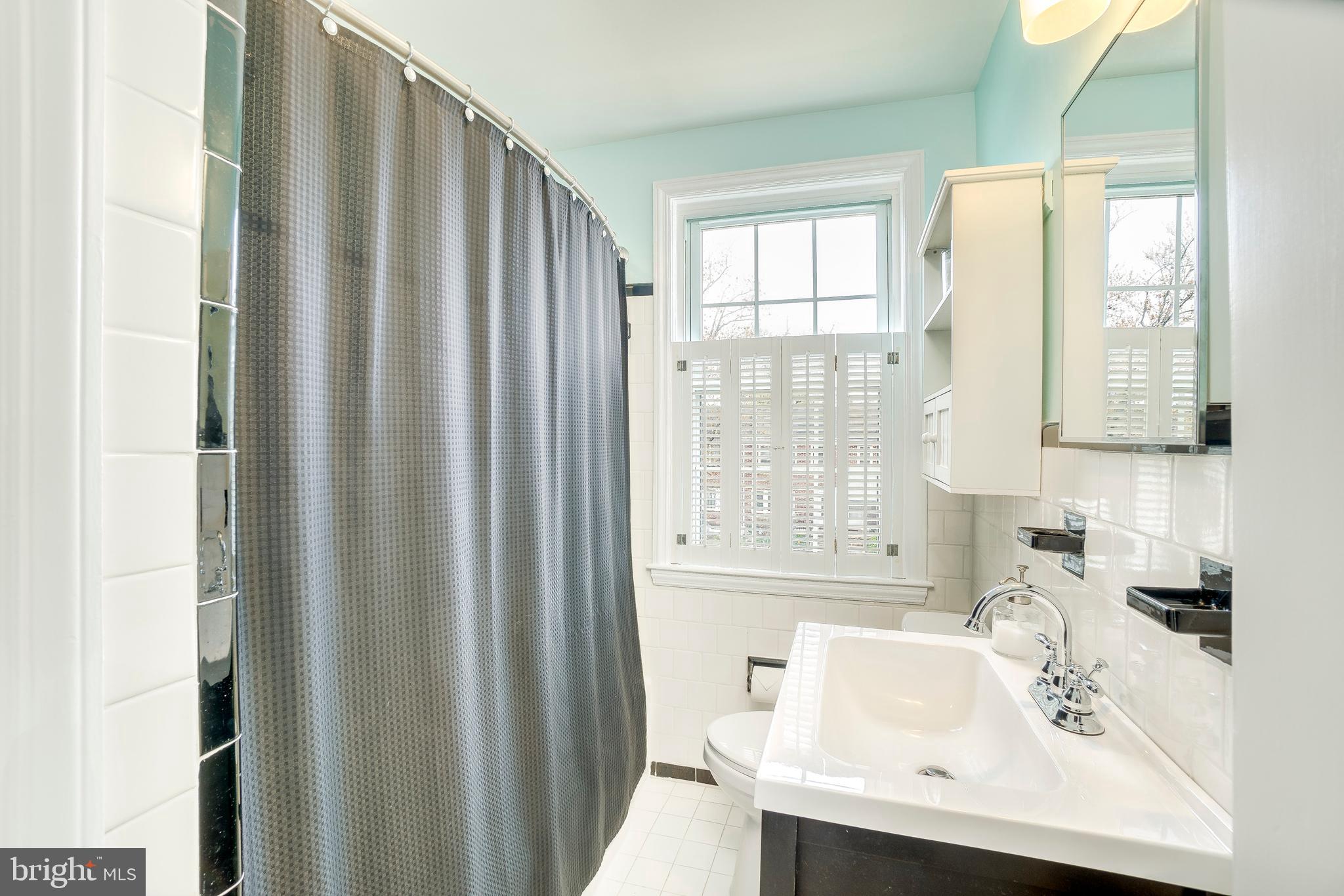 1886 Edgewood Road Towson, MD 21286 - Photo 26 of 49 Full Bathroom