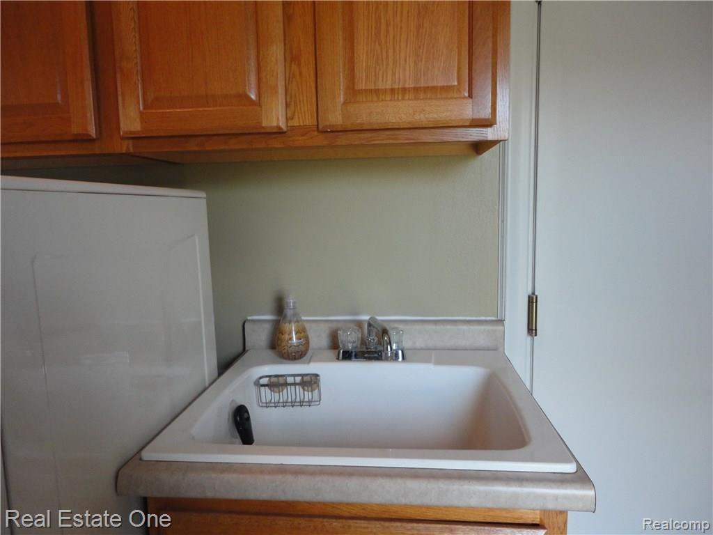 32305 Baintree Road Farmington Hills, MI 48334 - Photo 41 of 53