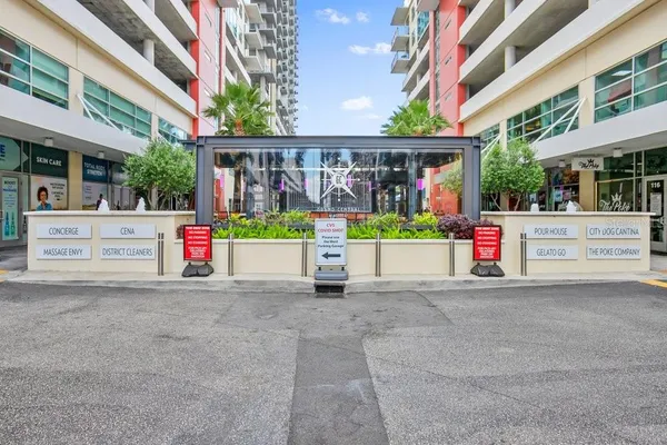 $284,000 | 1120 East Kennedy Boulevard, Unit 1020, Tampa, FL 33602