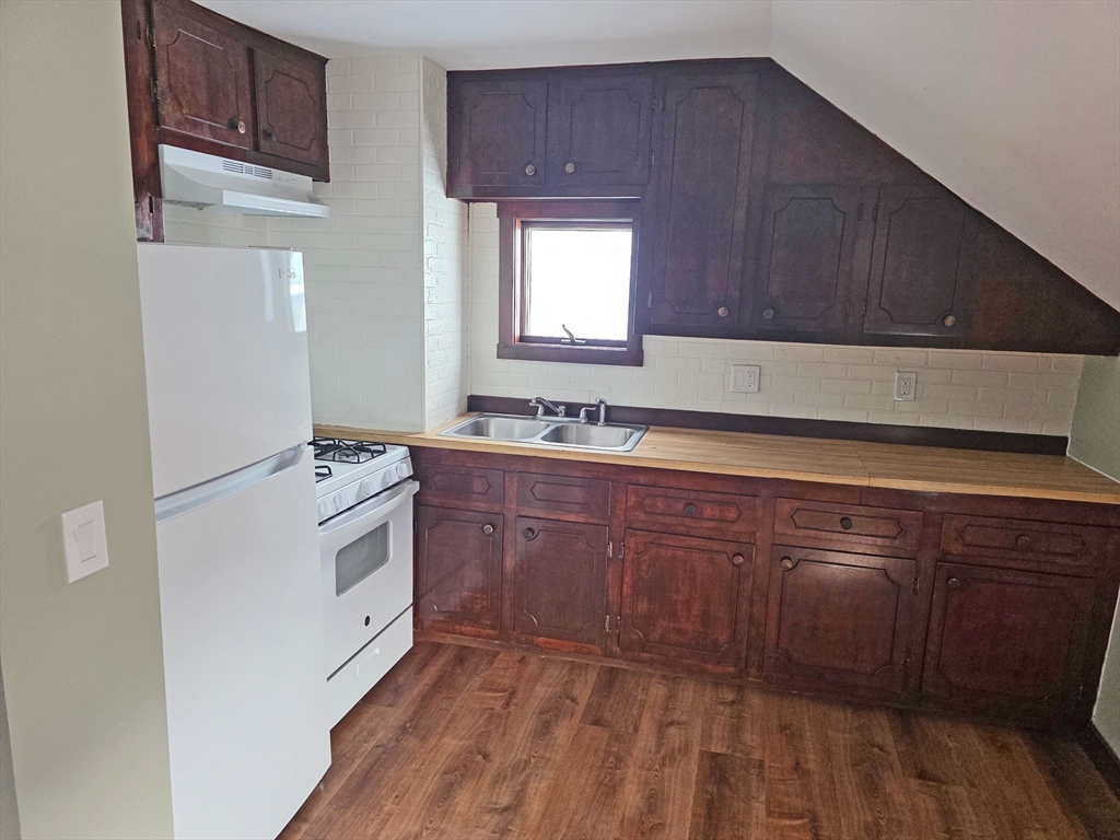 47 Boutwell Street Fall River, MA 02723 - Photo 10 of 13