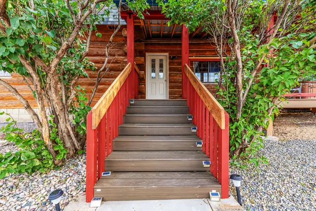 a view of entryway with a front door