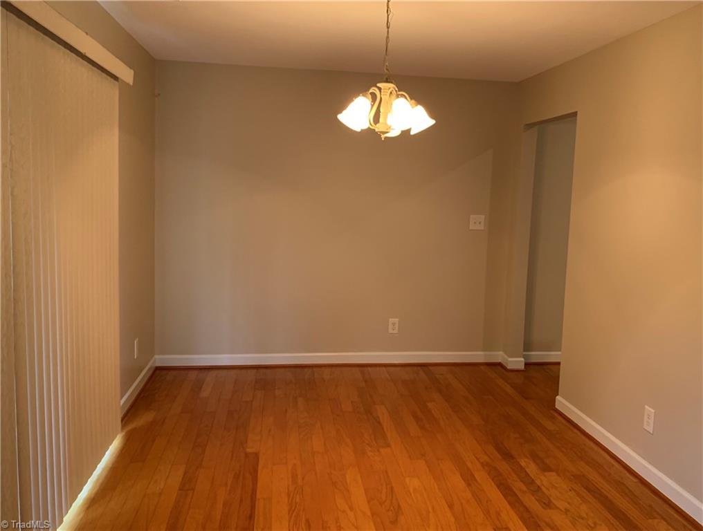 9560 Oakbrook Ridge Rural Hall, NC 27045 - Photo 4 of 13 Dining area