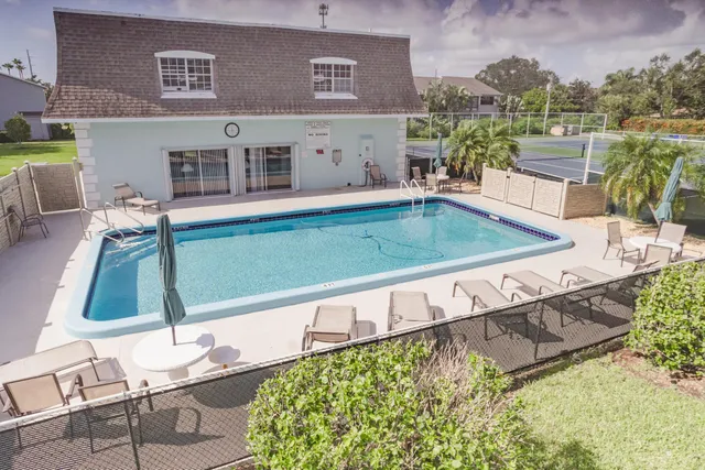 $1,500 | 1901 Indian River Boulevard, Unit 205E, Vero Beach, FL 32960