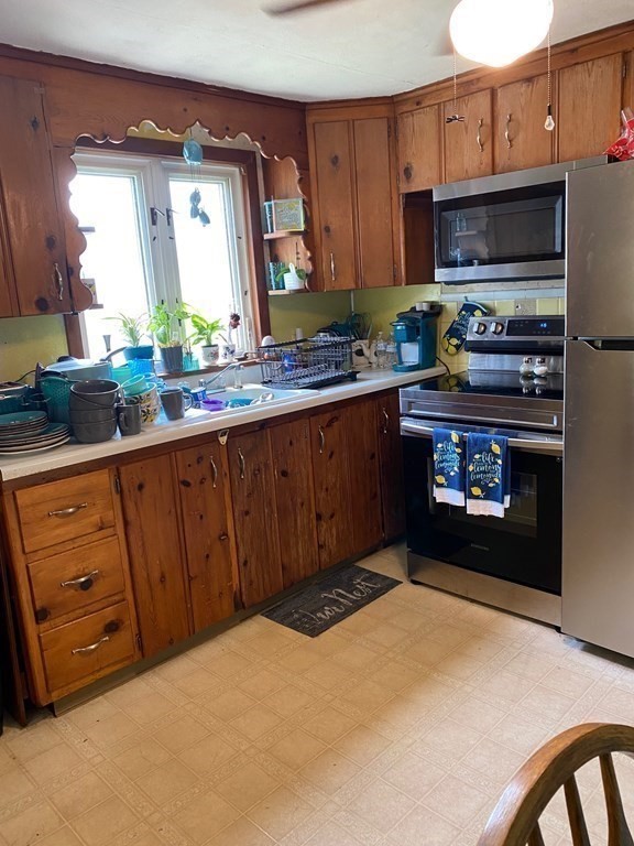 519 Prospect Street Chicopee, MA 01020 - Photo 8 of 23
