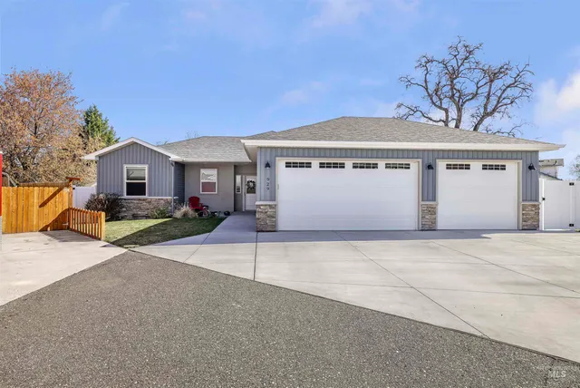 $390,000 | 929 Applewood Drive, Buhl, ID 83316