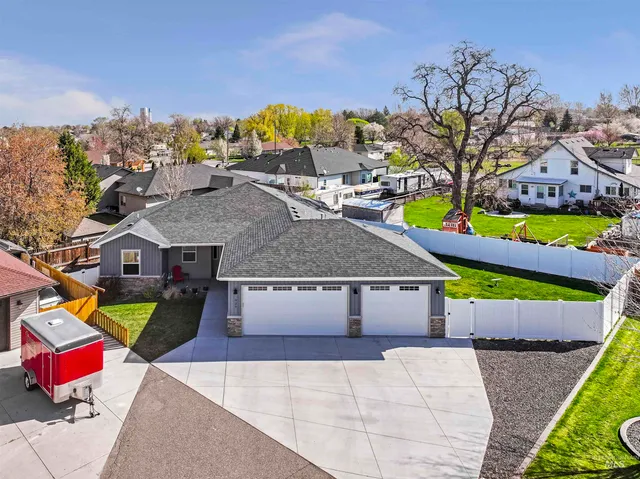 $390,000 | 929 Applewood Drive, Buhl, ID 83316