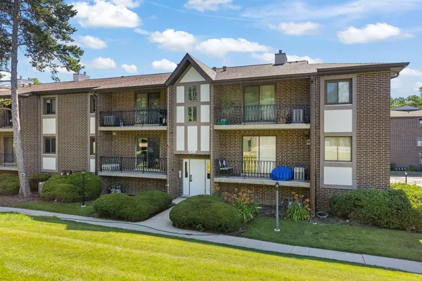 $215,000 | 1714 South Washington Street, Unit 1714, Naperville, IL 60565