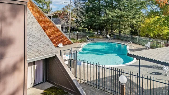 $355,000 | 300 Los Alamos Road, Unit 306, Santa Rosa, CA 95409