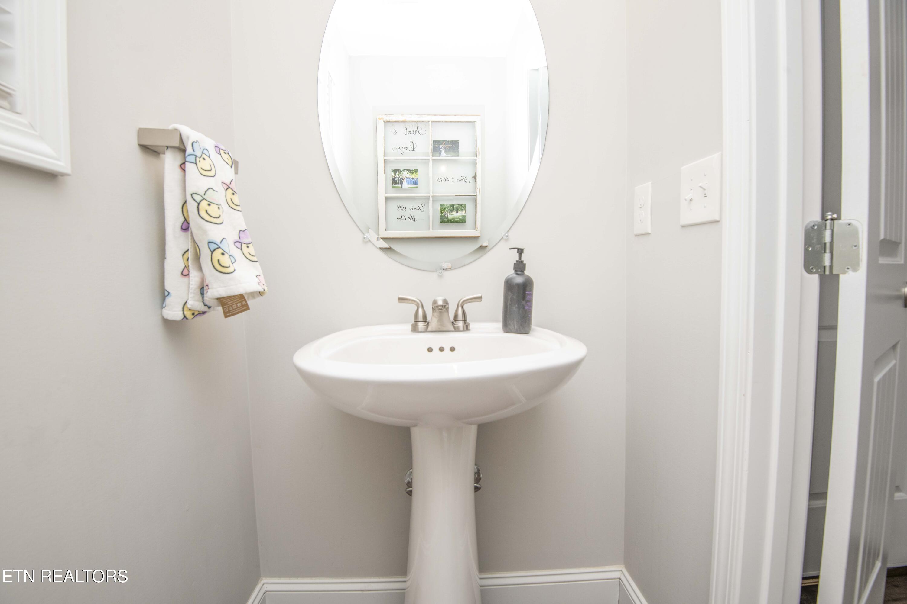 7336 Ladd Road Powell, TN 37849 - Photo 17 of 34 half bath_1