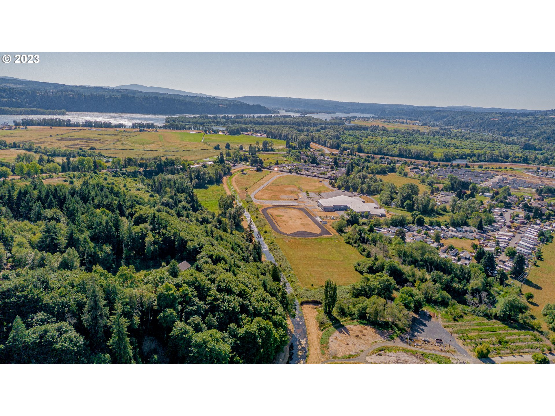 161 Ridgecrest Drive Longview, WA 98632 - Photo 7 of 8 a view of city and ocean