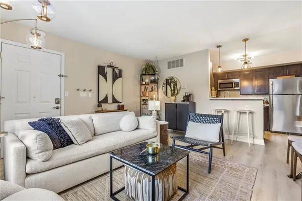$170,000 | 425 West 9th Street, Unit 103, Kansas City, MO 64105