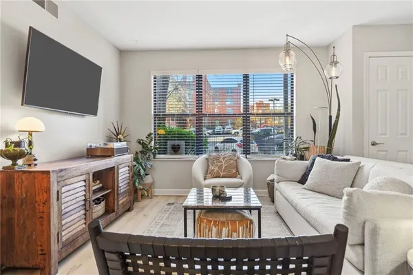 $170,000 | 425 West 9th Street, Unit 103, Kansas City, MO 64105
