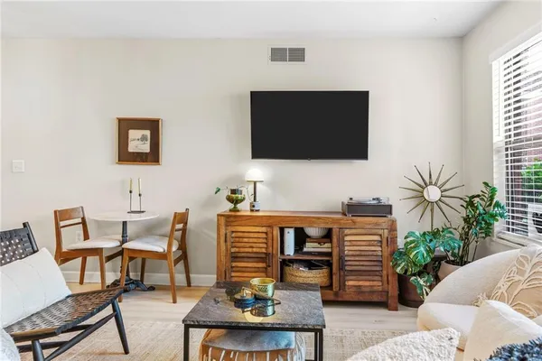 $170,000 | 425 West 9th Street, Unit 103, Kansas City, MO 64105