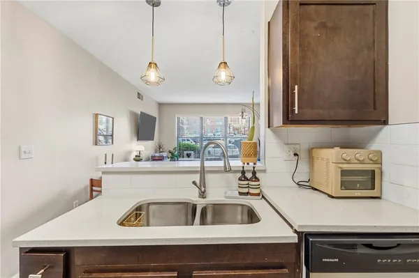 $170,000 | 425 West 9th Street, Unit 103, Kansas City, MO 64105
