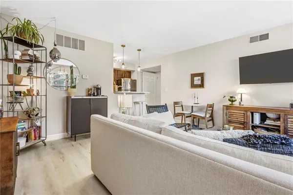 $170,000 | 425 West 9th Street, Unit 103, Kansas City, MO 64105