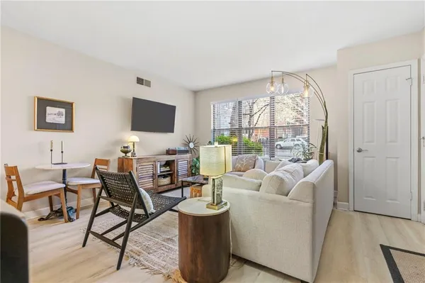 $170,000 | 425 West 9th Street, Unit 103, Kansas City, MO 64105