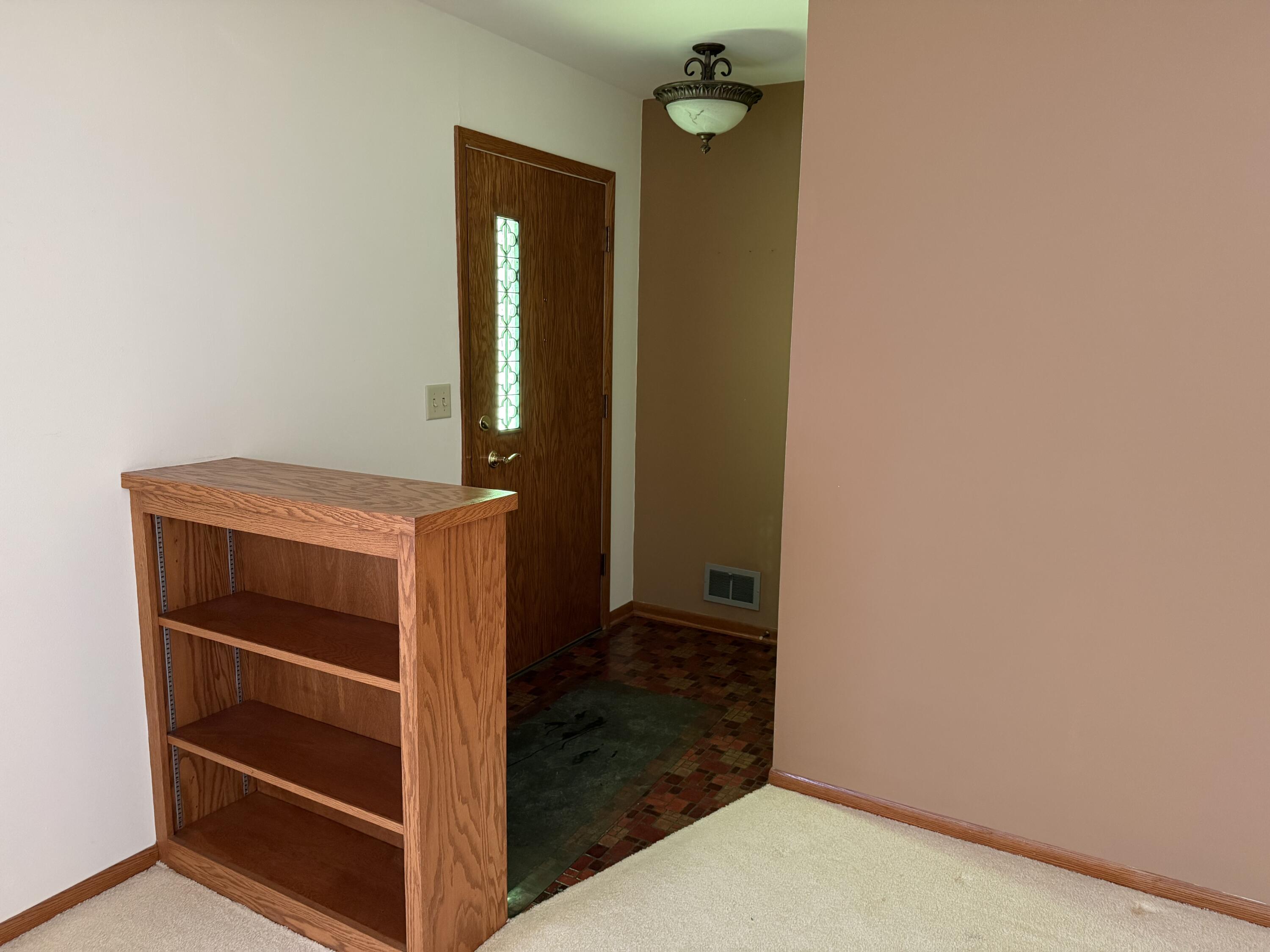 1233 South 26th Street Manitowoc, WI 54220 - Photo 2 of 40 2 foyer