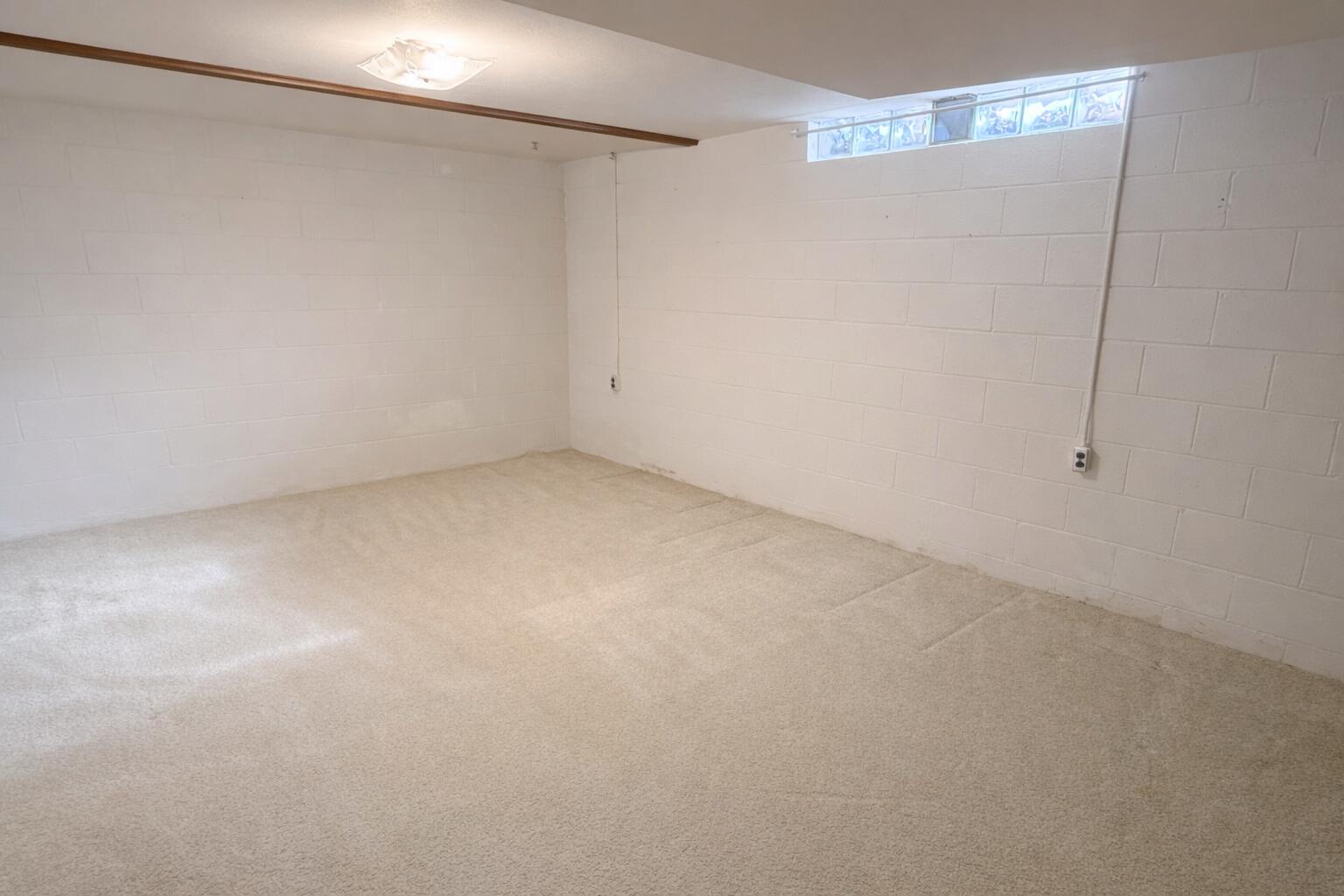 1233 South 26th Street Manitowoc, WI 54220 - Photo 30 of 40 30 office