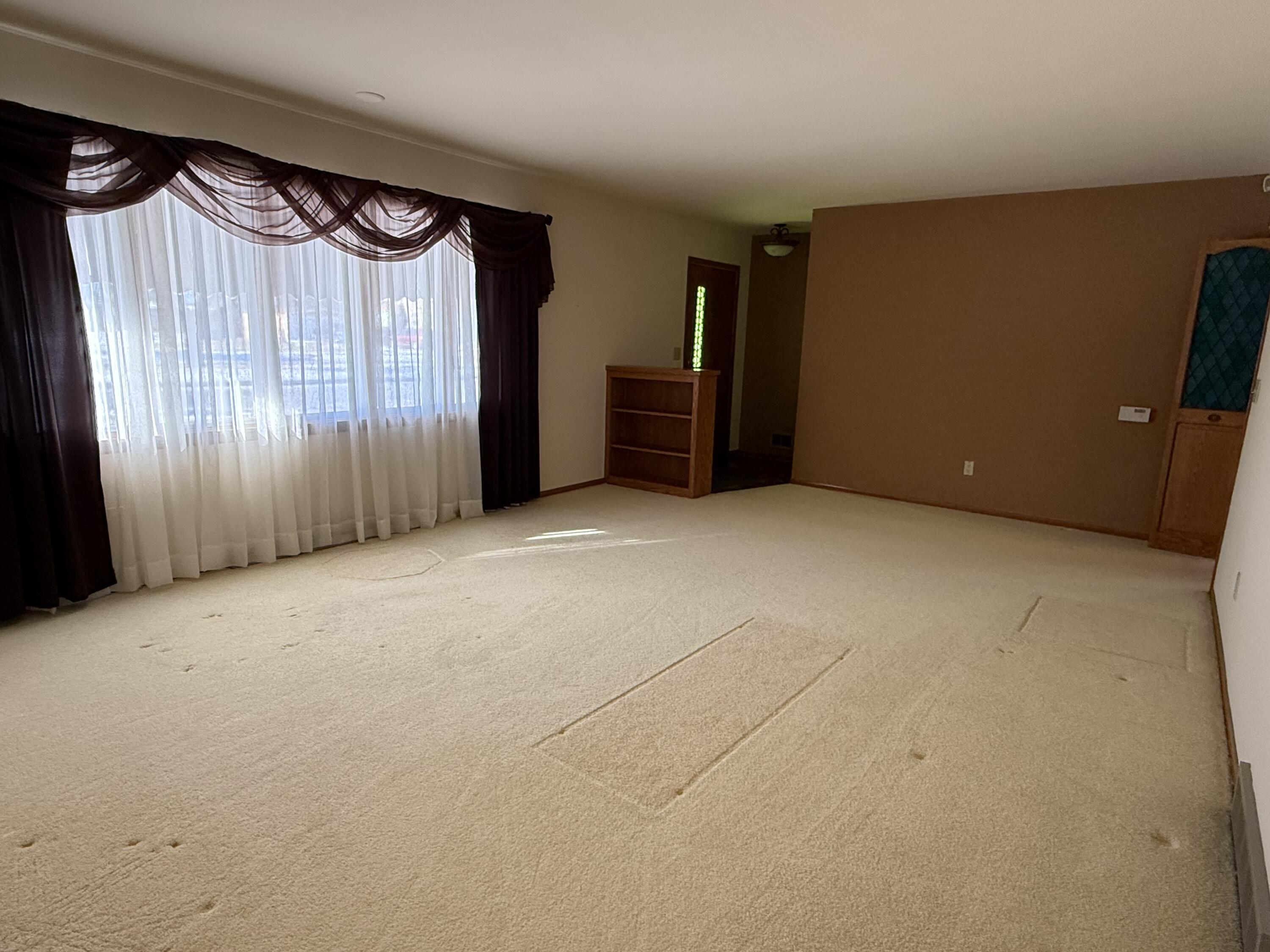 1233 South 26th Street Manitowoc, WI 54220 - Photo 3 of 40 3 living room