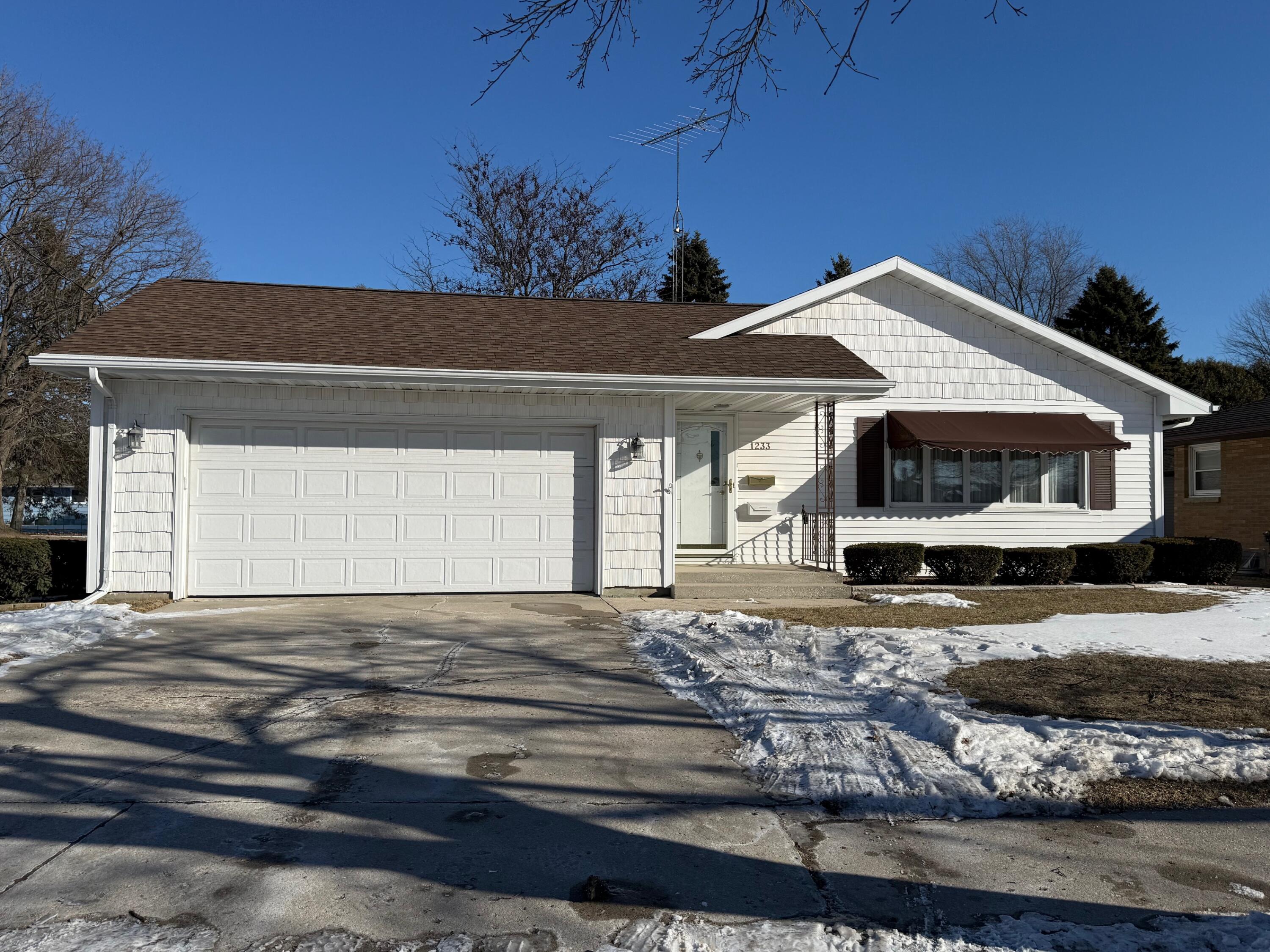 1233 South 26th Street Manitowoc, WI 54220 - Photo 40 of 40 39 front