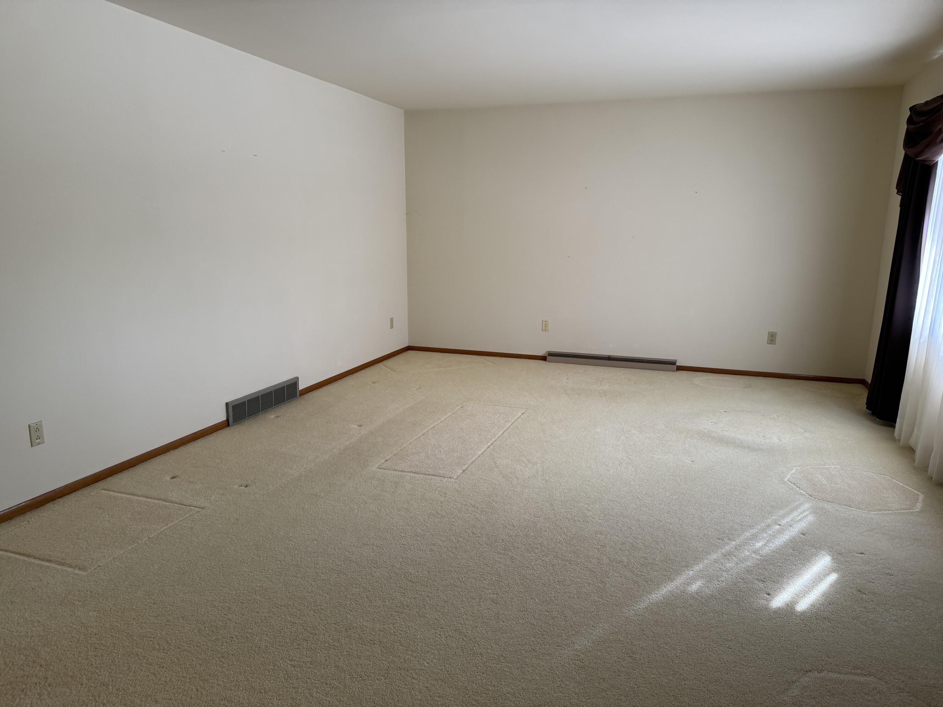 1233 South 26th Street Manitowoc, WI 54220 - Photo 7 of 40 7 living room