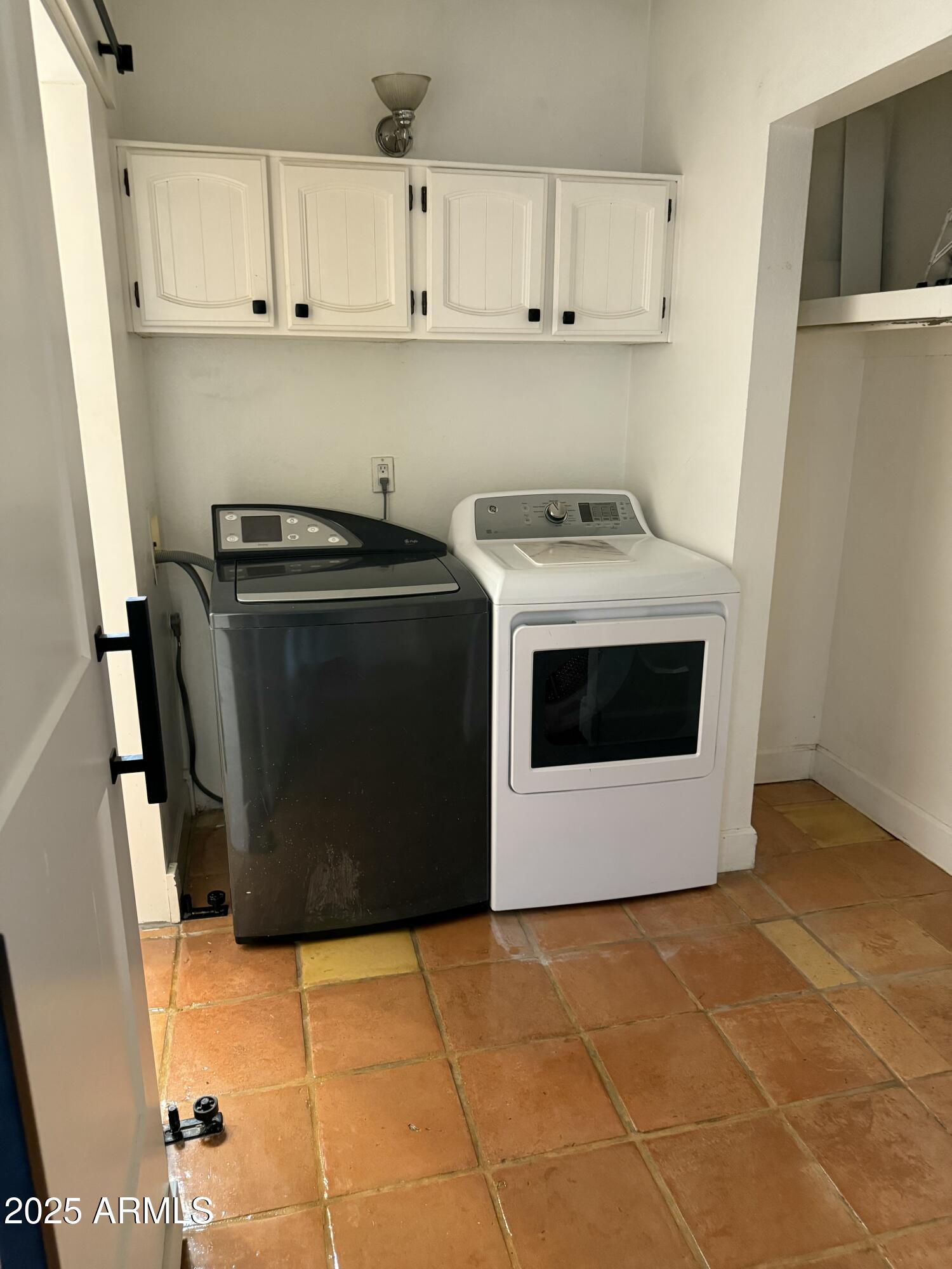 349 East Thomas Road, Unit E207 Phoenix, AZ 85004 - Photo 12 of 18 IMG_20251001_055252