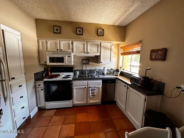 $1,625 | 349 East Thomas Road, Unit E207, Phoenix, AZ 85004