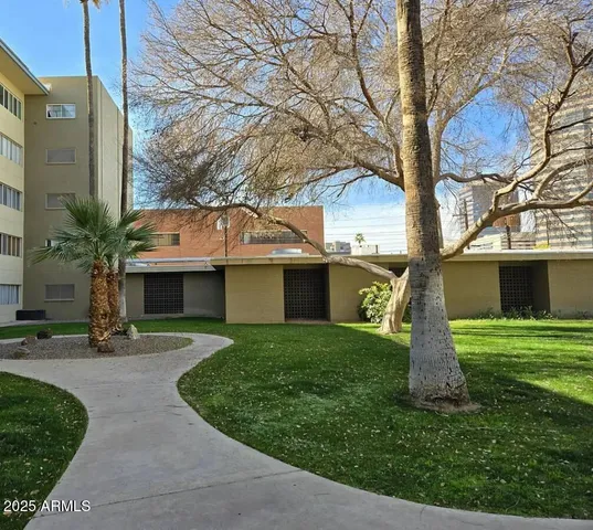 $1,625 | 349 East Thomas Road, Unit E207, Phoenix, AZ 85004