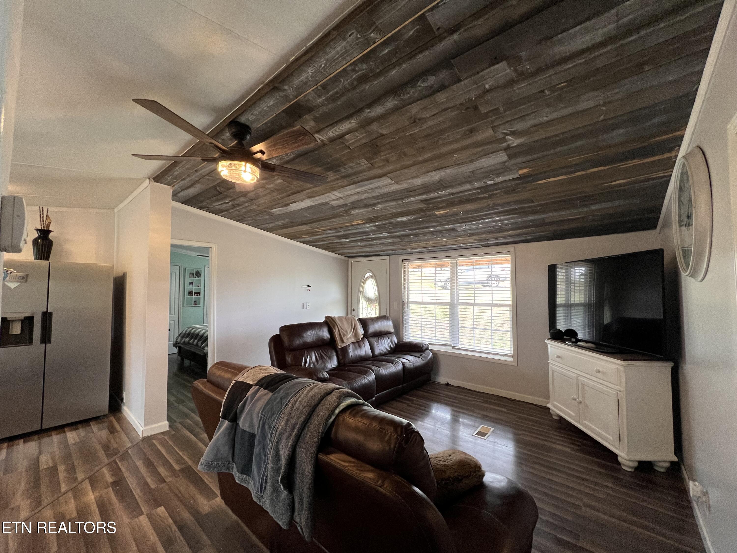 185 Flatwoods Road Speedwell, TN 37870 - Photo 3 of 19 IMG_4786