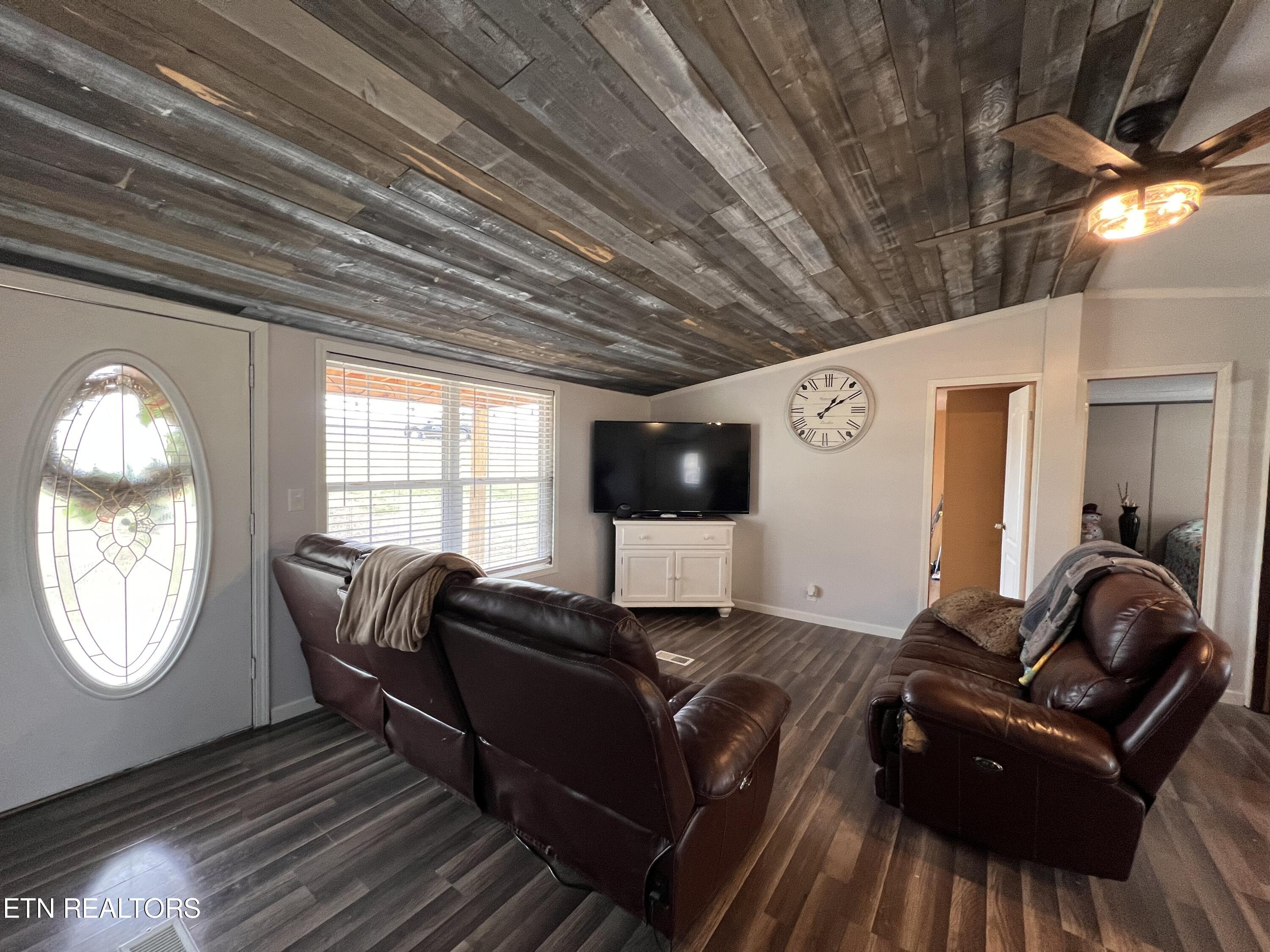185 Flatwoods Road Speedwell, TN 37870 - Photo 4 of 19 IMG_4793