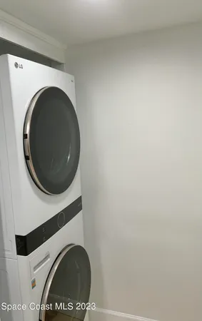 a close up view of a washer and dryer