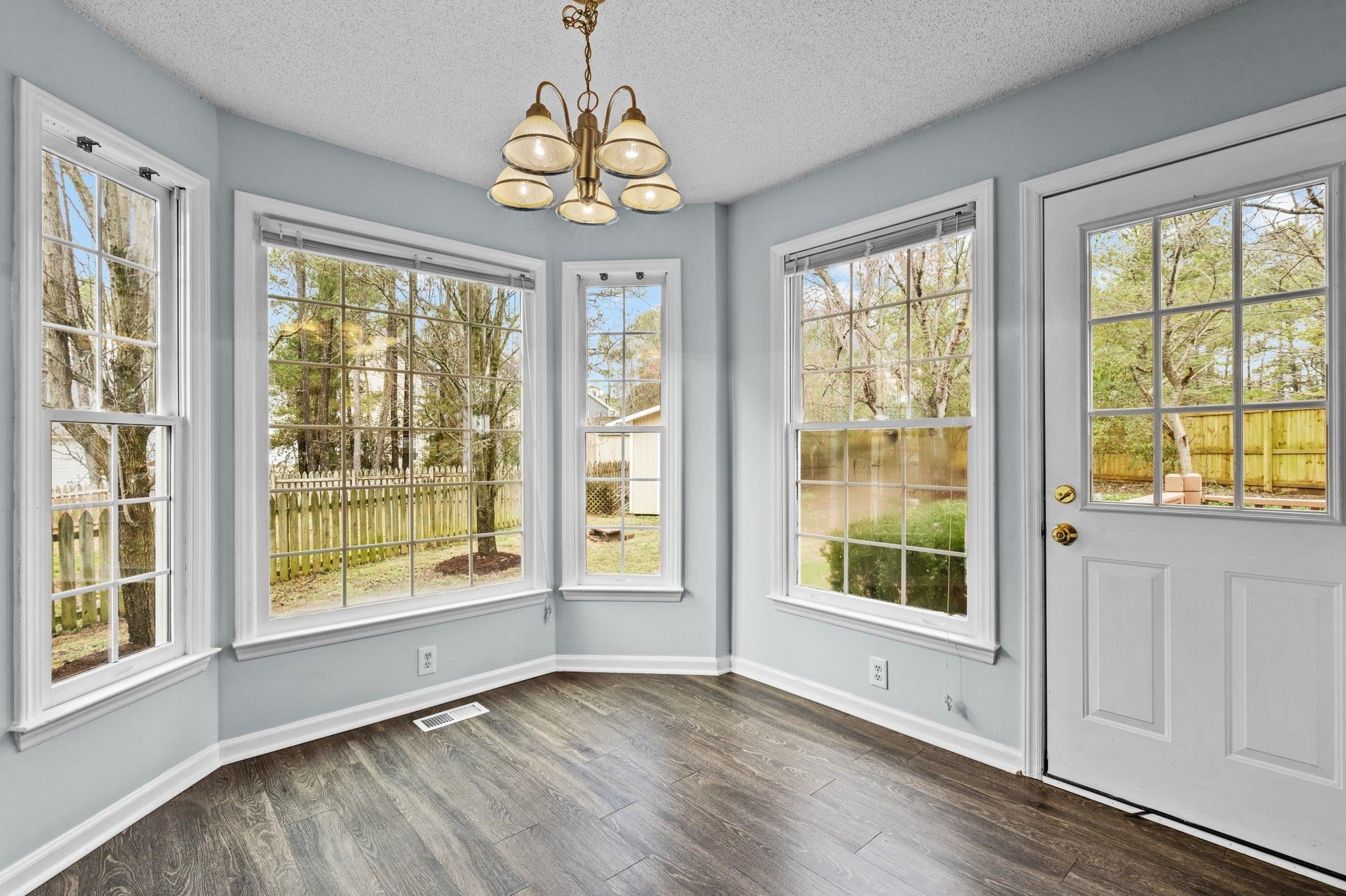 8821 Whitby Court Raleigh, NC 27615 - Photo 16 of 27 Breakfast Area