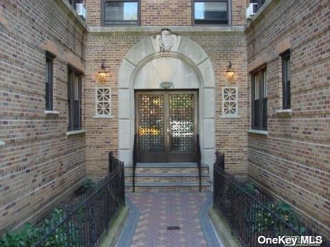 82-16 34th Avenue, Unit 3E Queens, NY 11372 - Photo 2 of 7