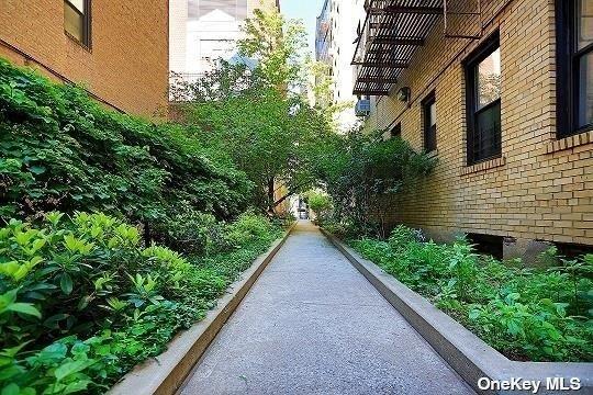 82-16 34th Avenue, Unit 3E Queens, NY 11372 - Photo 5 of 7