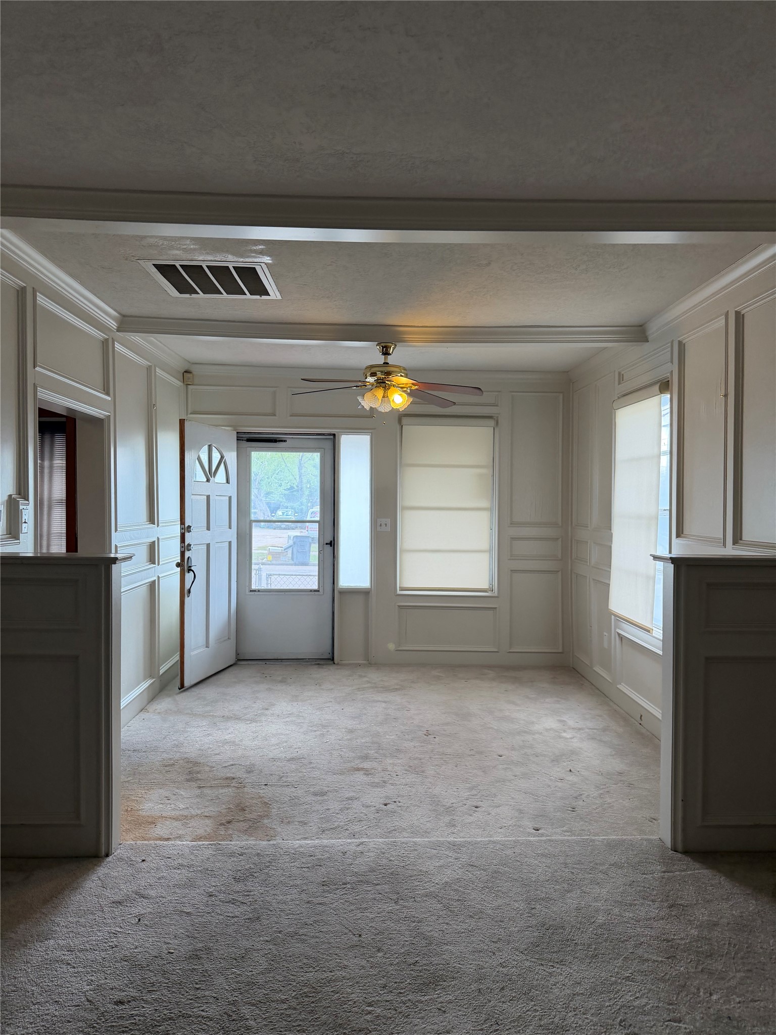 703 76th Street Houston, TX 77012 - Photo 5 of 23 a view of an empty room and window