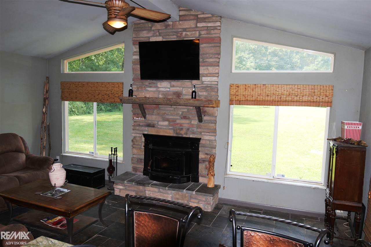 10265 Hadley Road Clarkston, MI 48348 - Photo 5 of 14 31390066-4.JPG