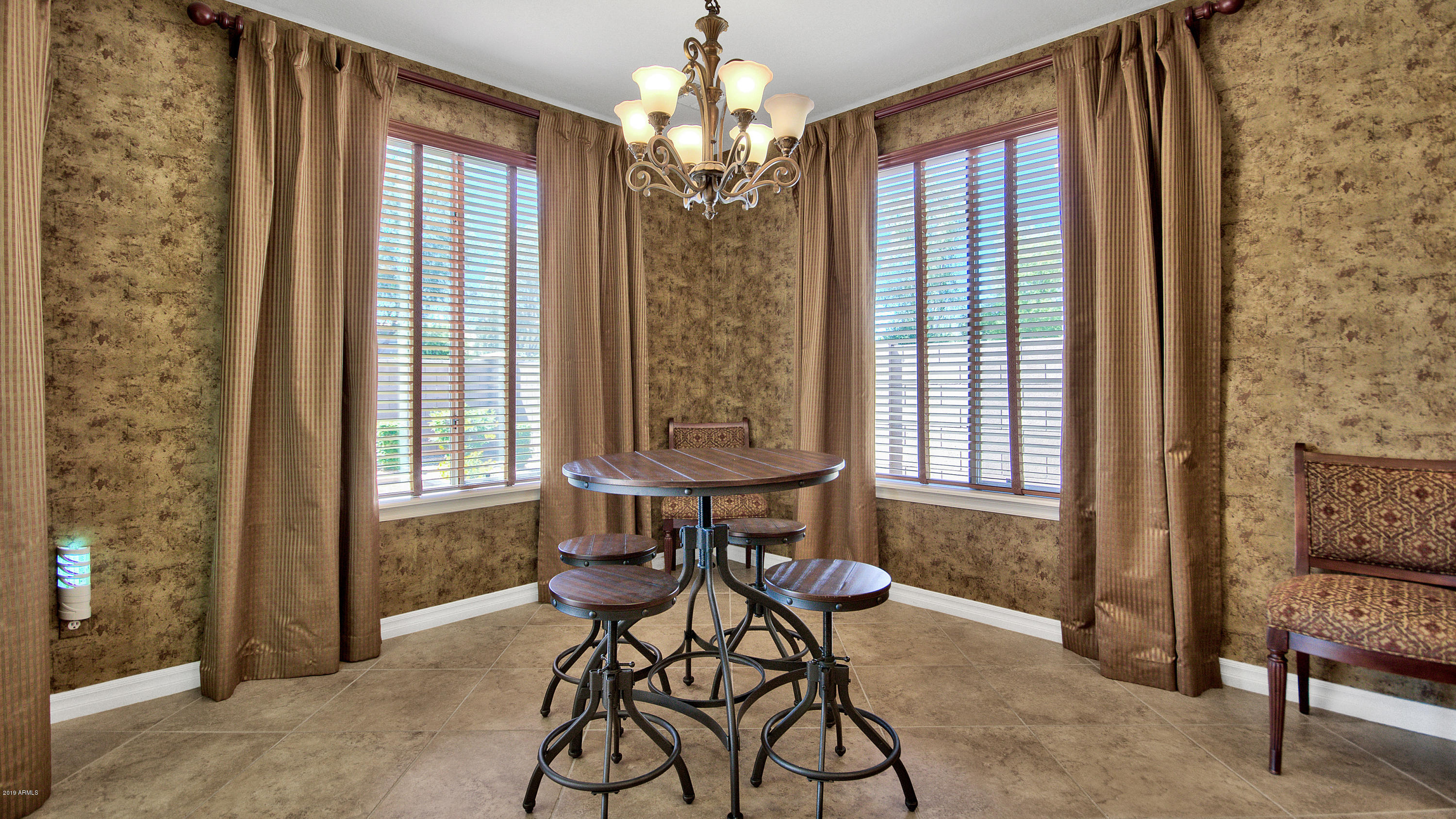 5475 South Cardinal Street Gilbert, AZ 85298 - Photo 18 of 50 Luxurious spaces